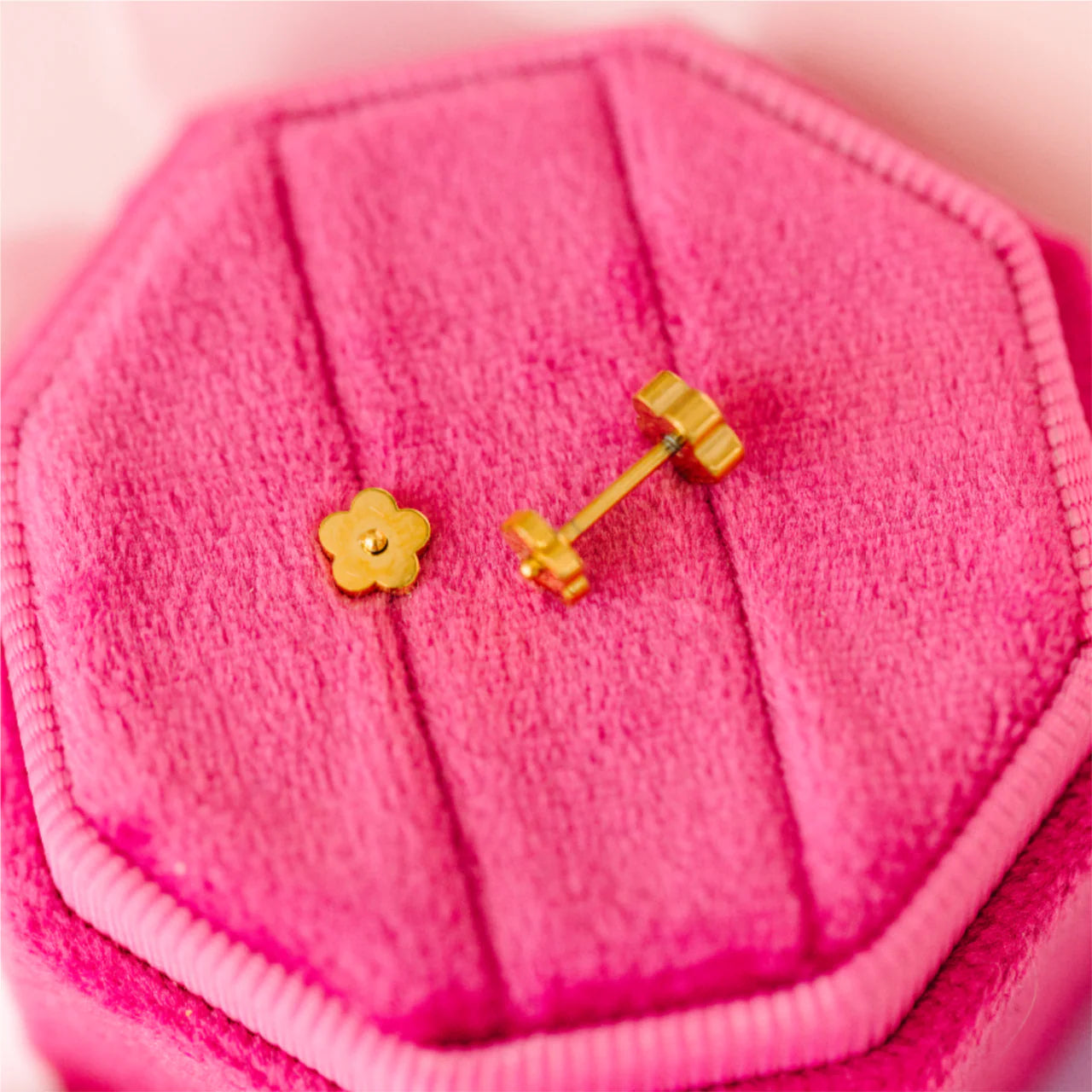 Tiny Classic Flower Earrings